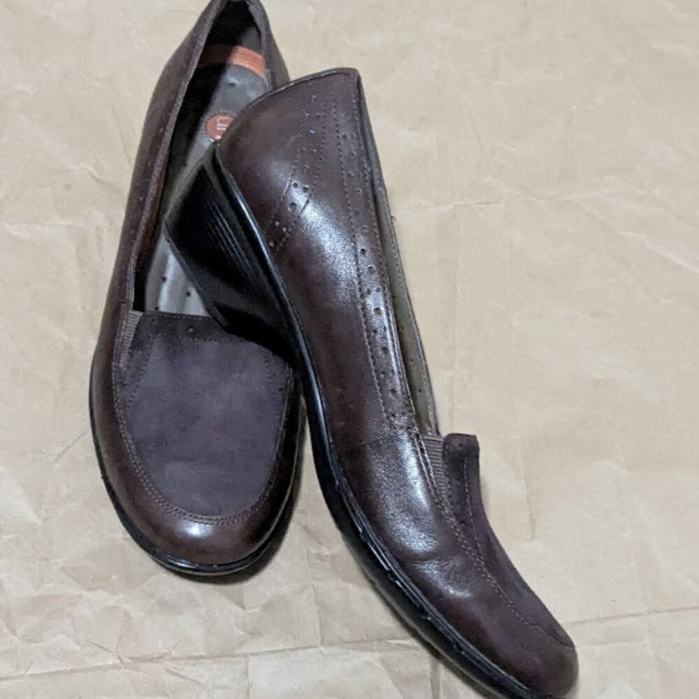 Un Structure Clarks women's suede leather loafers